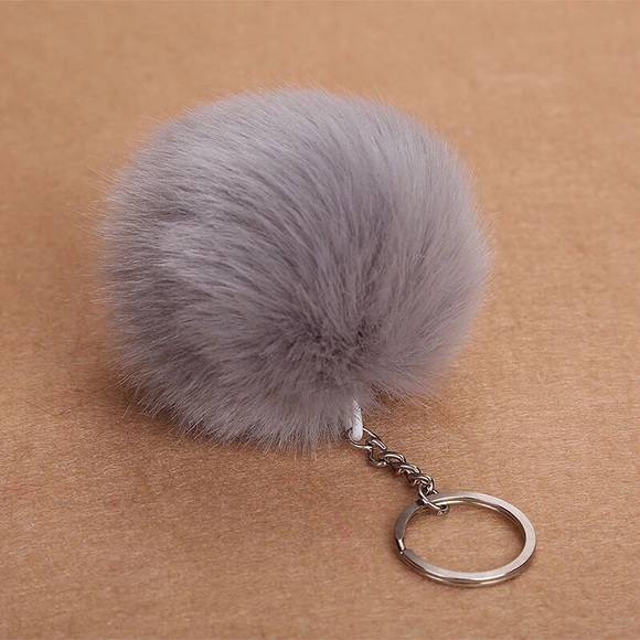 Fluffy Pom Pom keychains - Picture 2 of 5